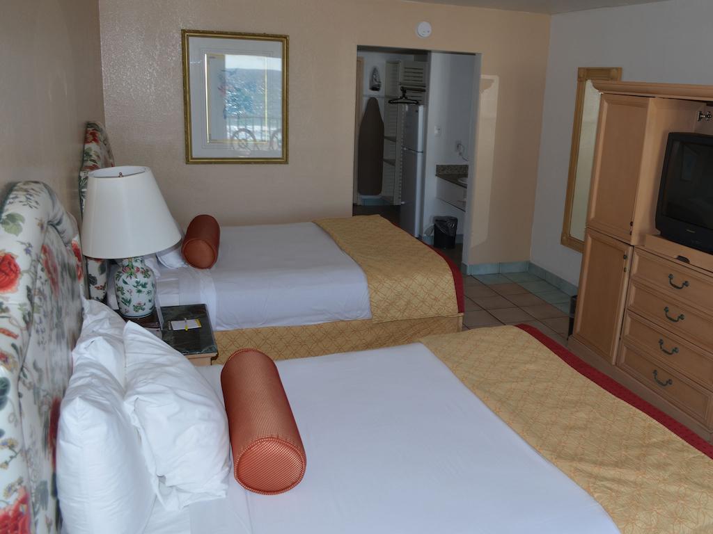 Queen Room Two Queen Beds Roll Shower Mobility Accessible or Non-Smoking,67380950:JPEG