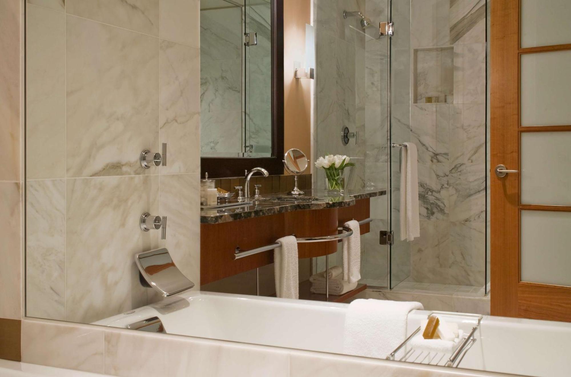 King Room with Accessible Tub - Disability Access,1181306890:JPEG