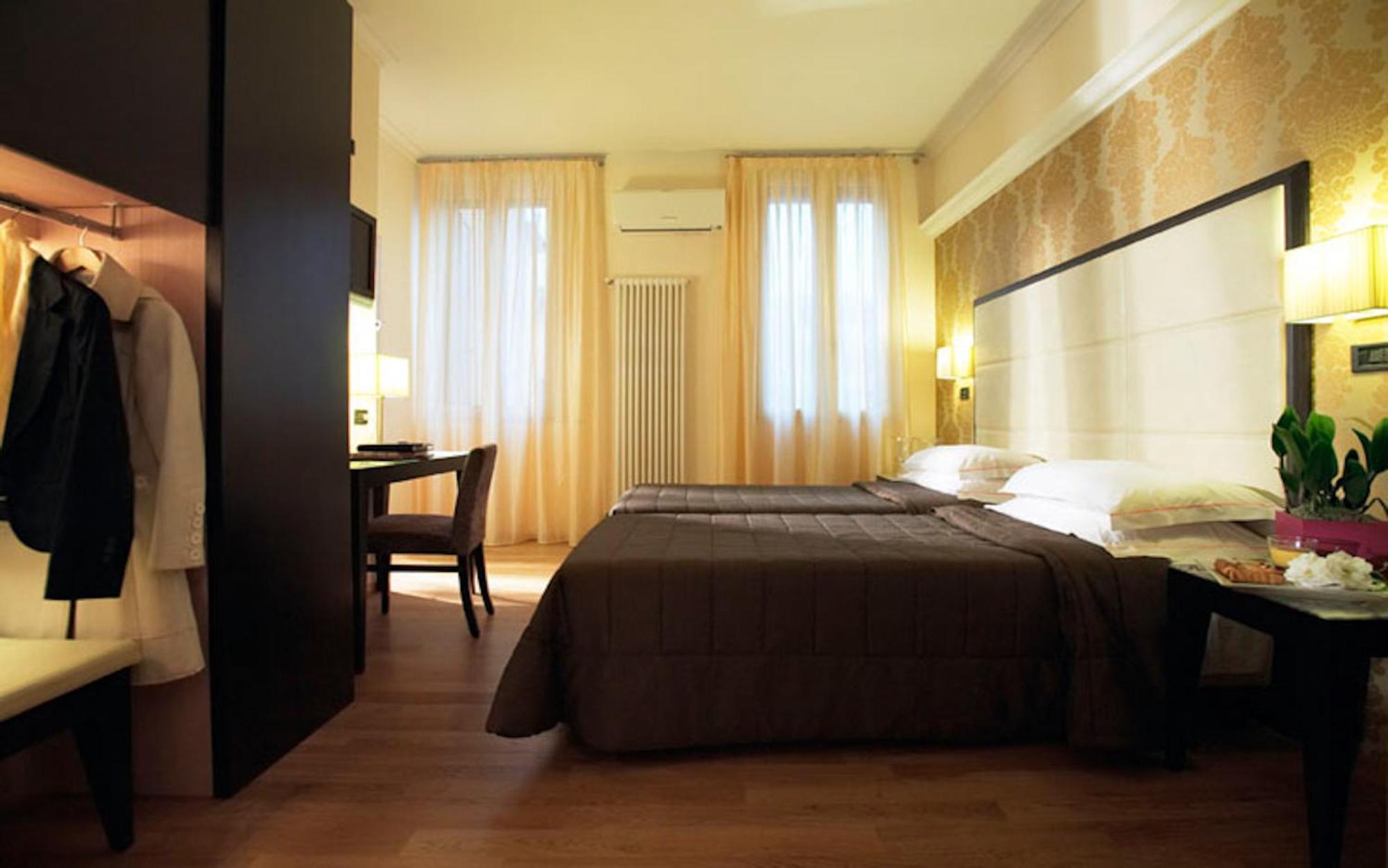 Gold Double or Twin Room,1022338276:JPEG