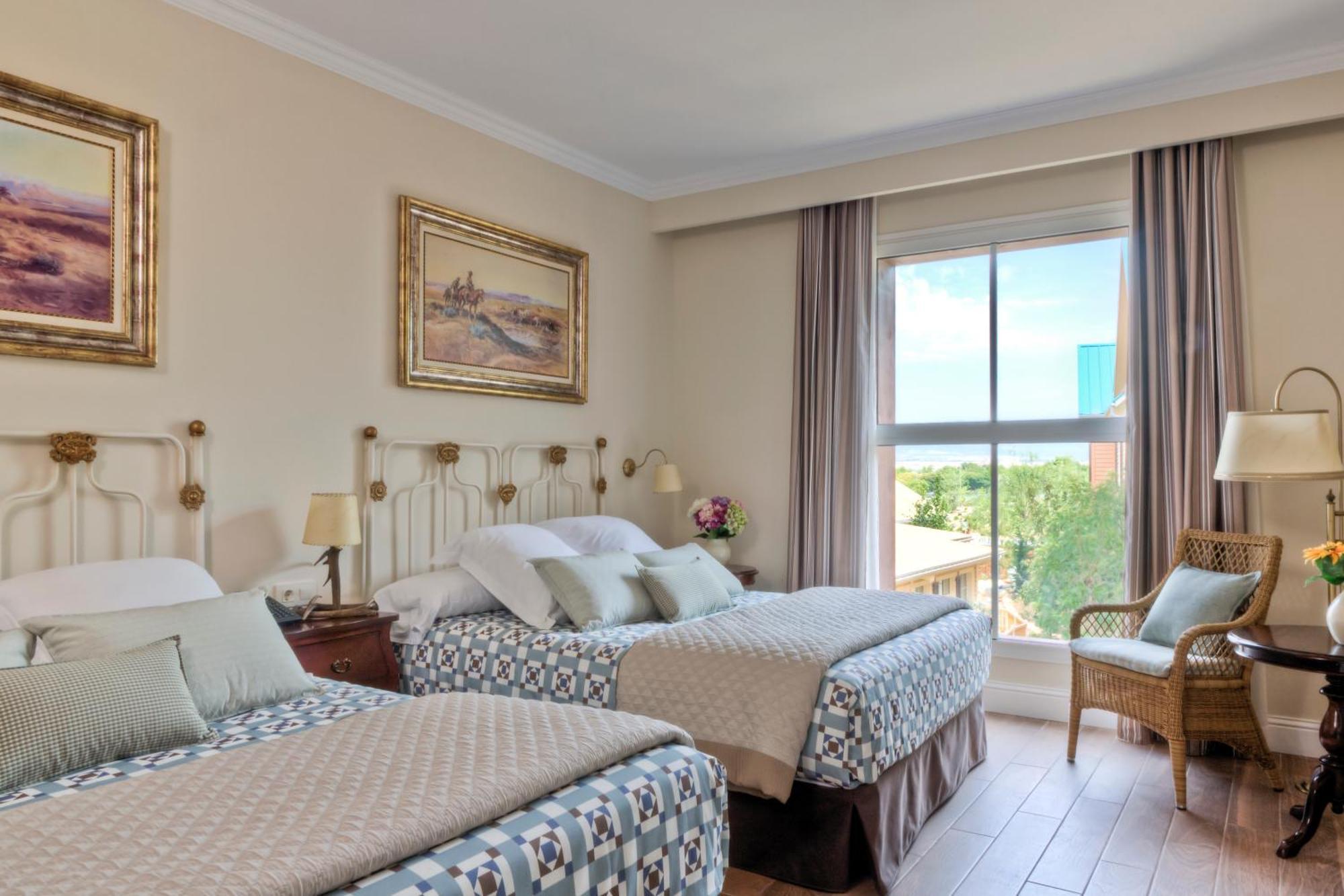 Superior Callaghan Room Access to PortAventura Park 1 ticket to Ferrari Land,683297427:JPEG