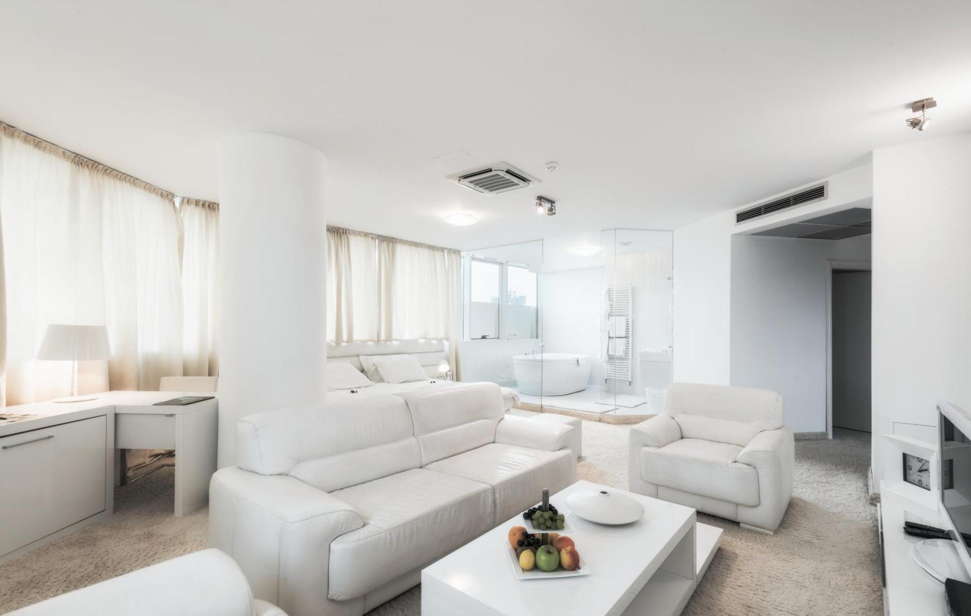 Pure White Apartment