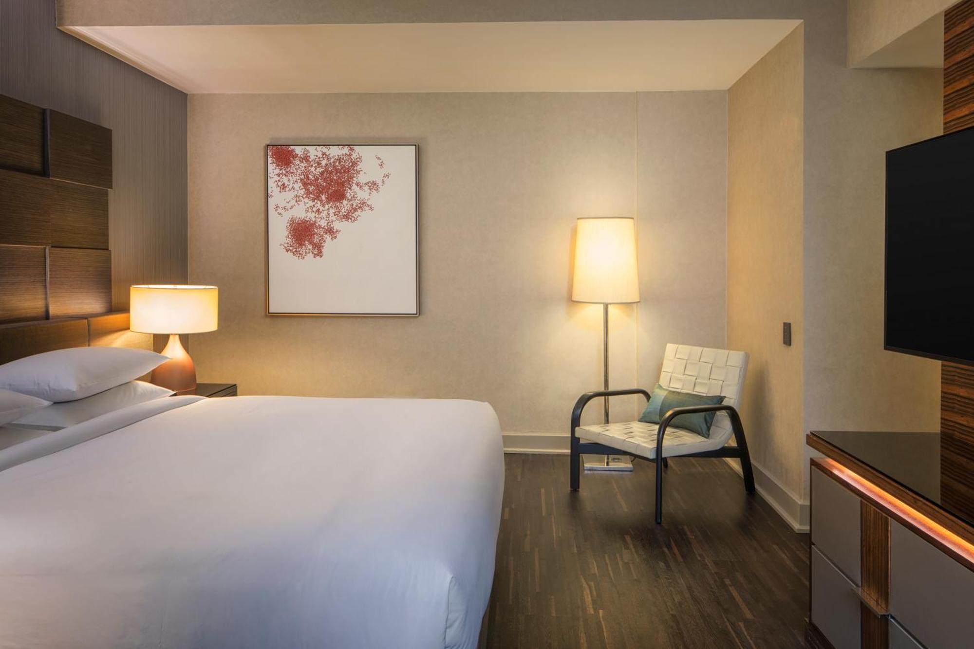 King Room with Roll-In Shower - Disability Access