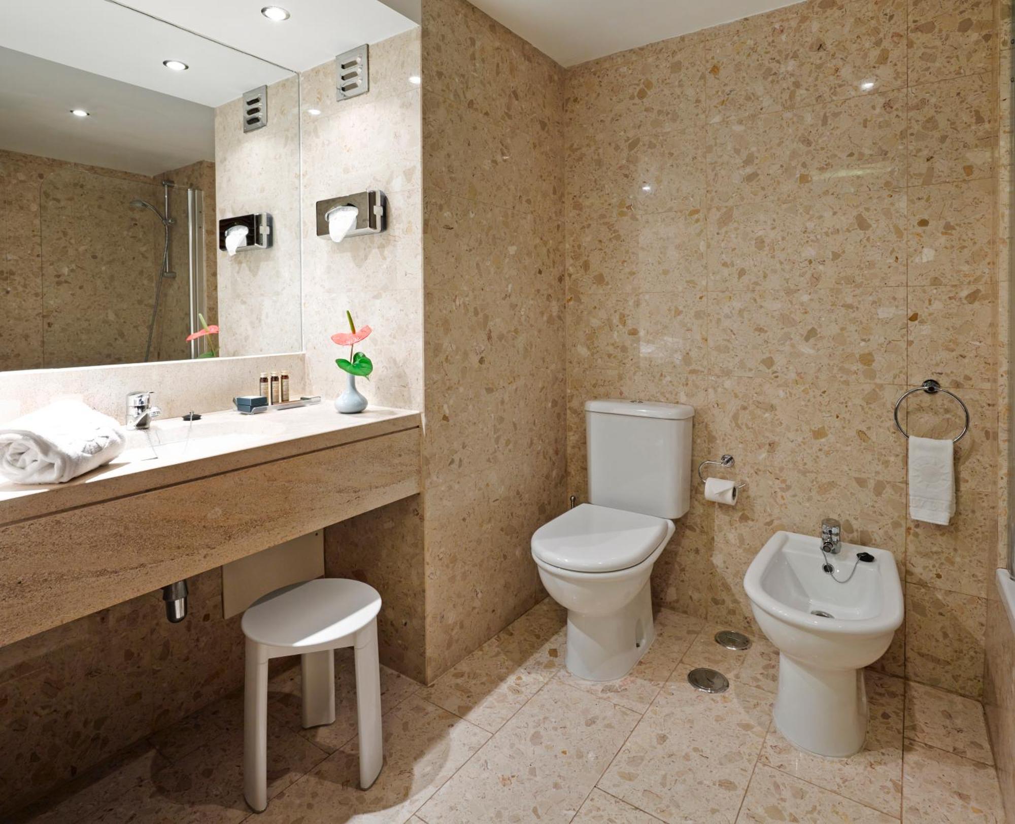 Quarto Twin Superior com Varanda e Vista Mar