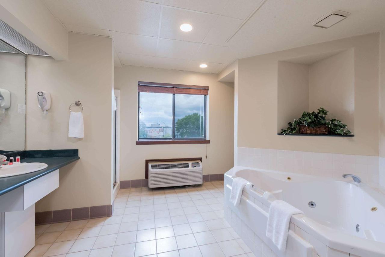 Superior King Suite - Non-Smoking