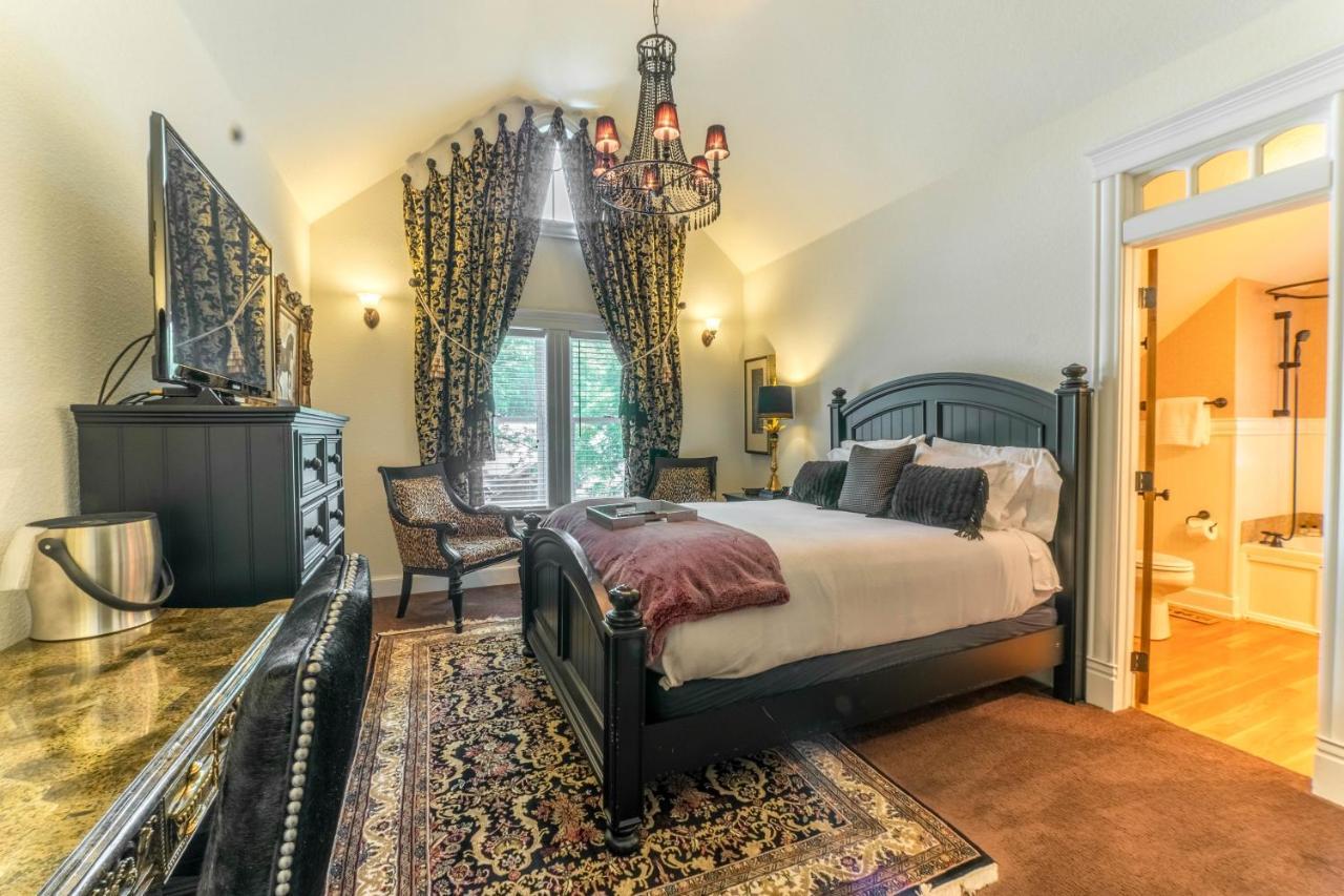 Deluxe Queen Room Spa Bath