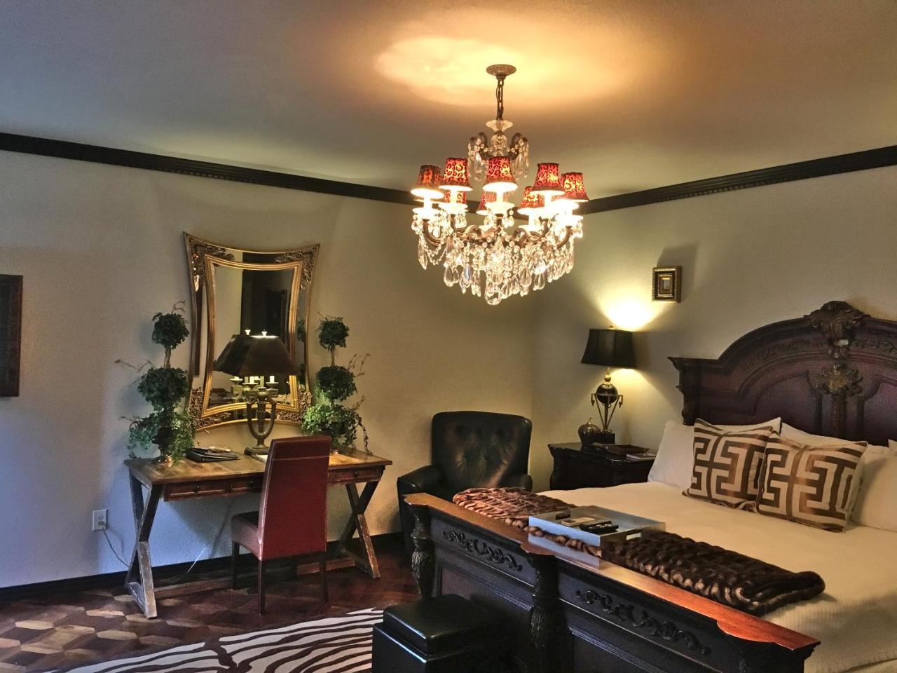 Deluxe King Suite