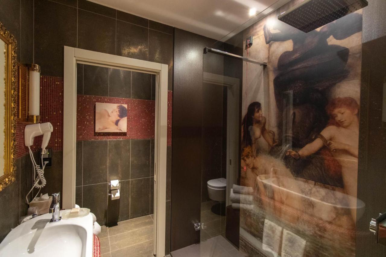 Superior Double Room Shower