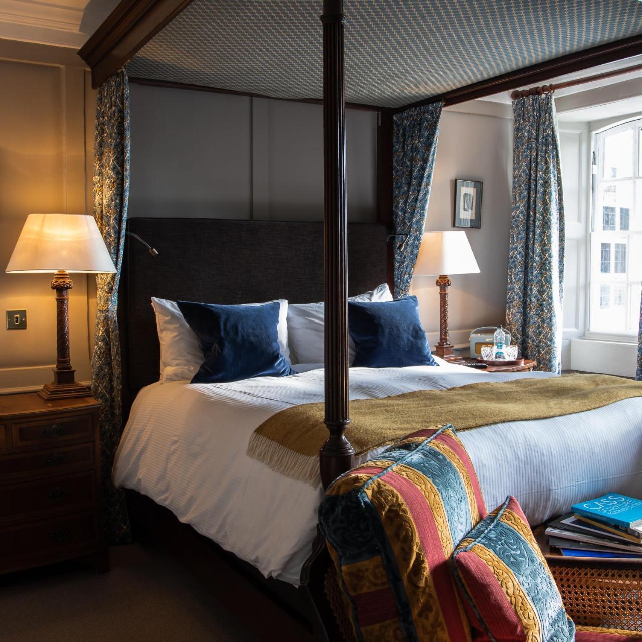 Sussex Four Poster Room