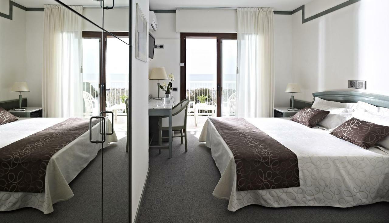 Doppel-/Zweibettzimmer mit Meerblick