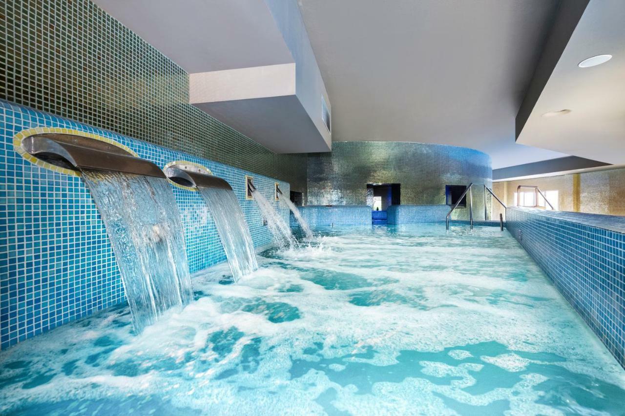 Triple Deluxe Room with Spa Access,841461635:JPEG