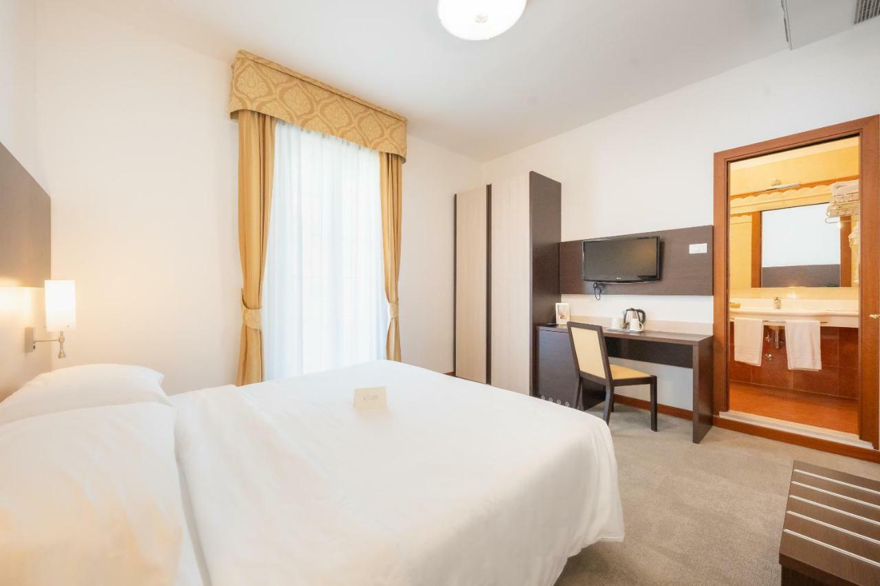 Double Room,1350535813:JPEG