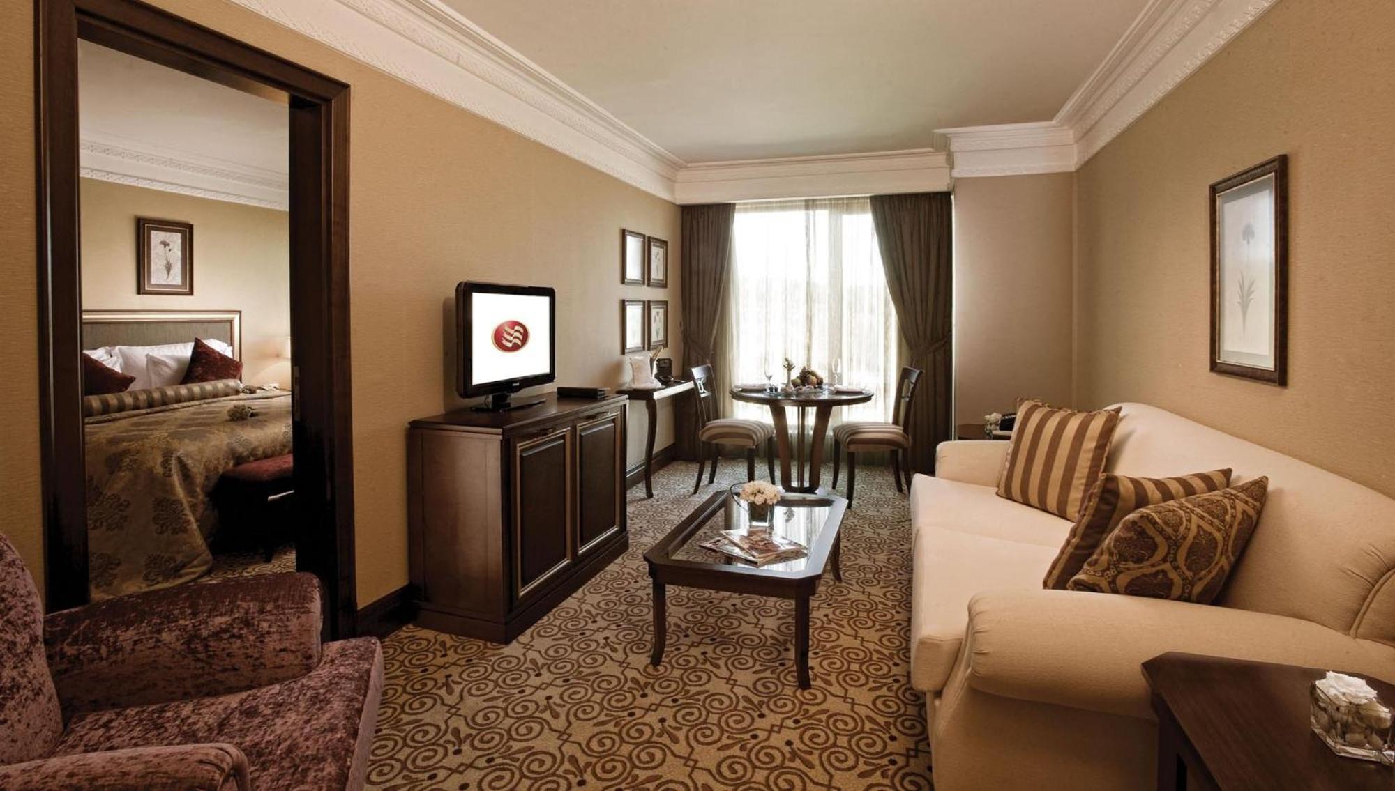 Suite with Spa Bath - Club Lounge Access