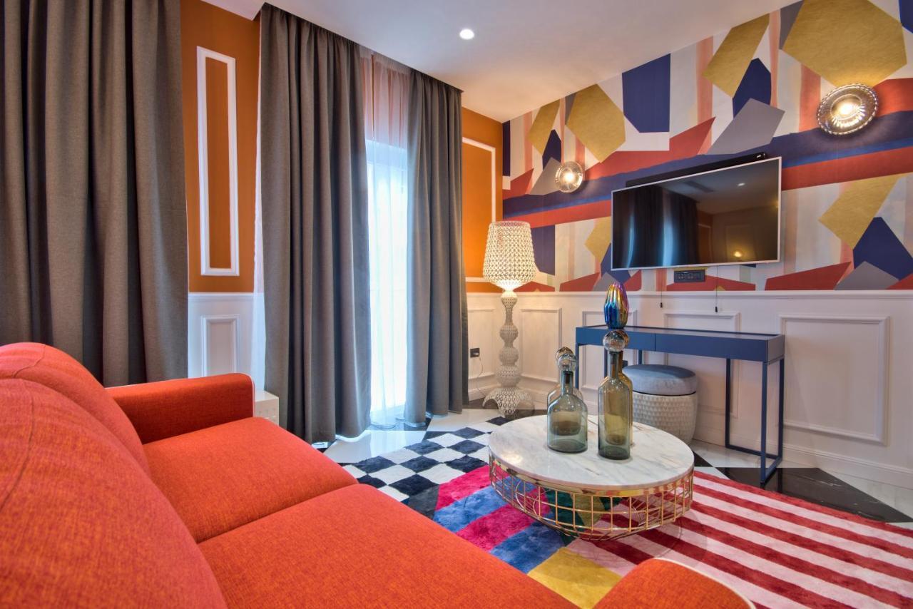 Deluxe Double or Twin Room,932185072:JPEG