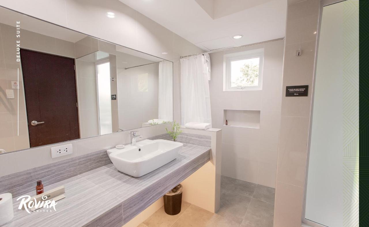 Deluxe Queen Suite