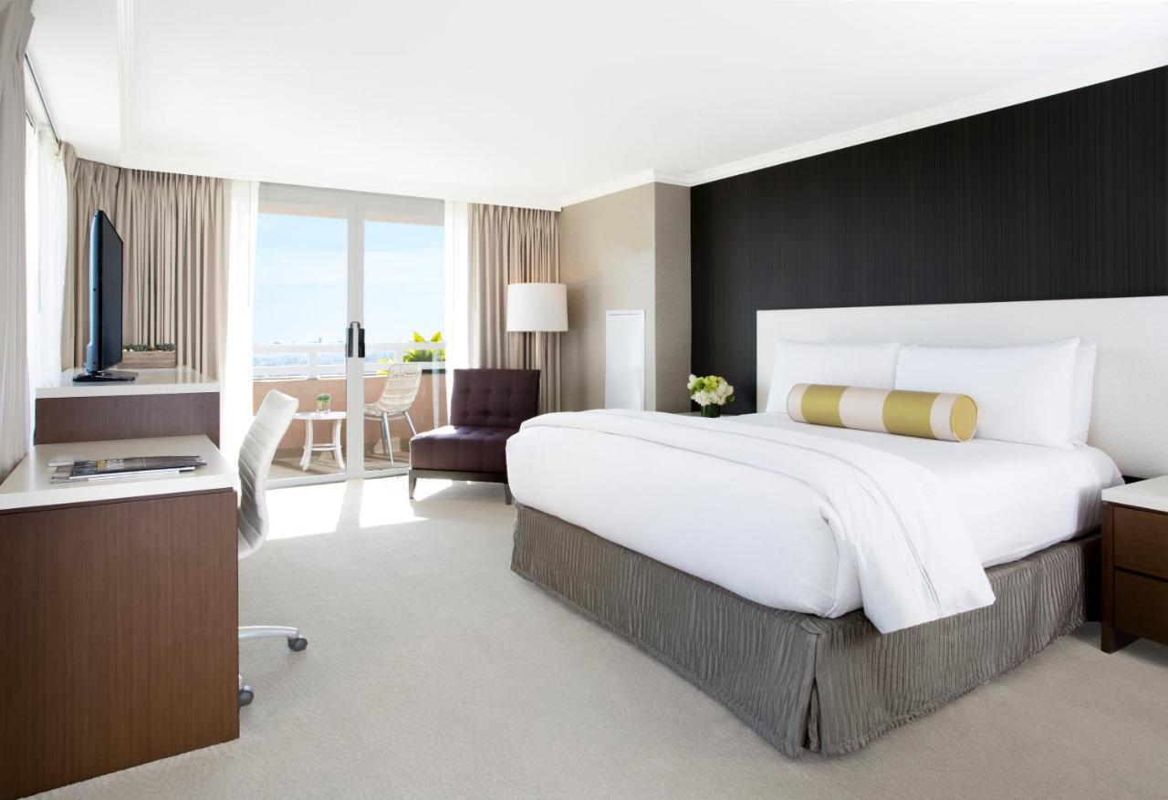 Quarto Superior com Cama King-size e Varanda