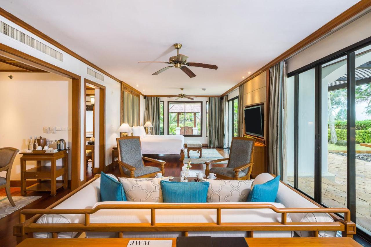 One-Bedroom Luxury King Suite - Oceanfront