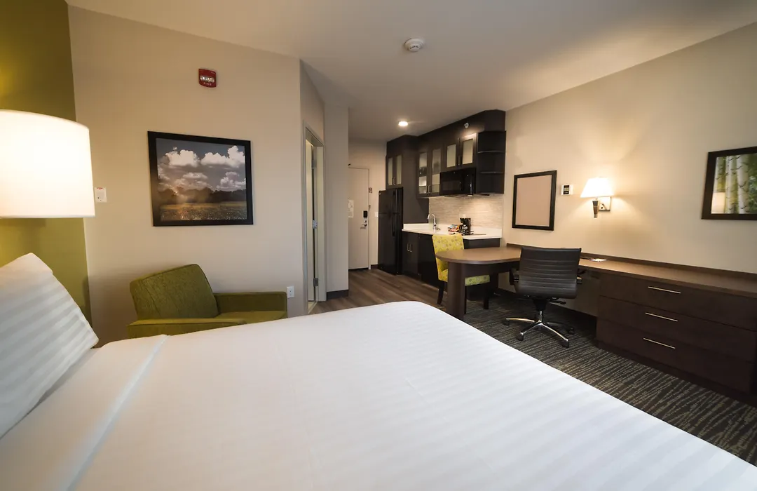 Candlewood Suites West Edmonton - Mall Area By Ihg-1