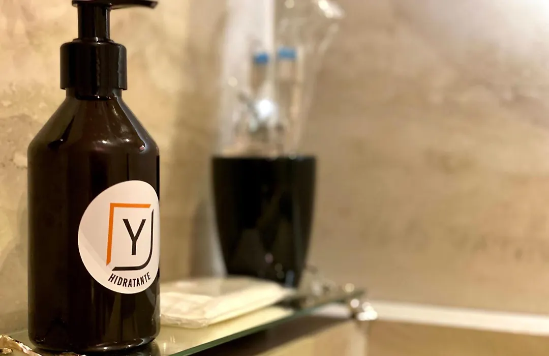 Yolo Motel-1
