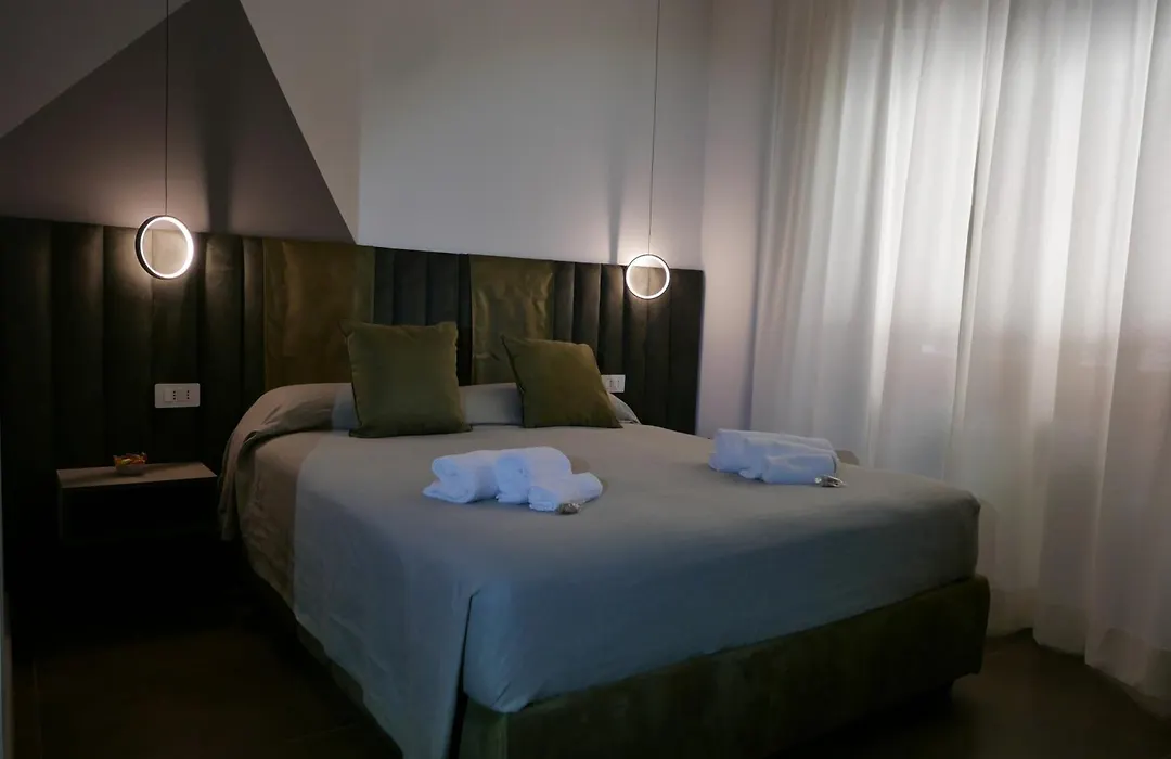 Re Lazzarone Suite-1