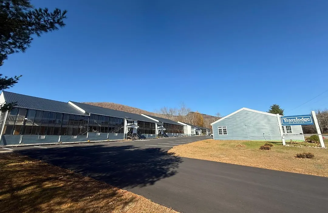 Travelodge By Wyndham Lincoln Near White Mountain-1
