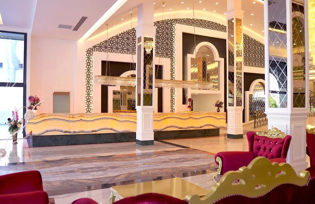 Dream World Palace-1