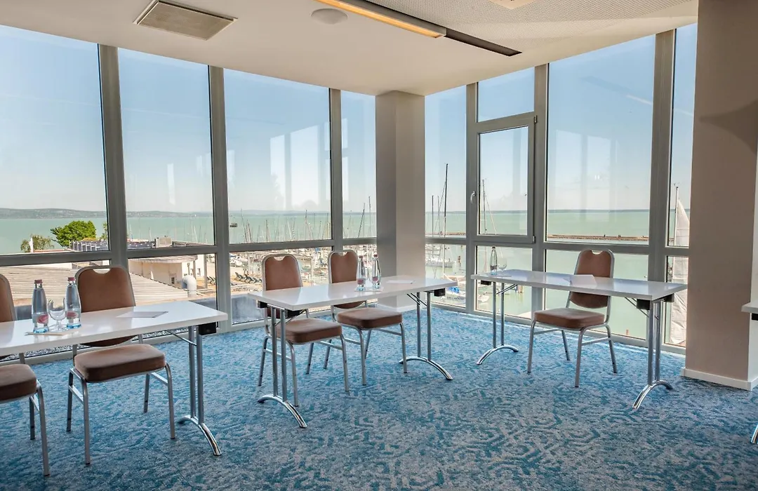 Hotel Yacht Wellness & Business-1