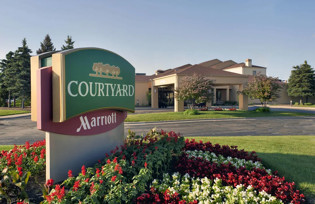 Courtyard By Marriott Chicago Waukegan / Gurnee-1