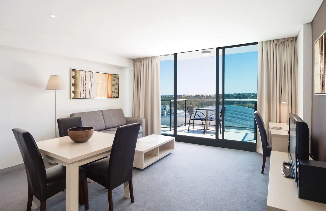 Oaks Adelaide Horizons Suites-1