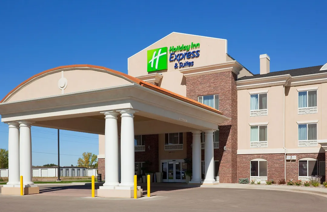 Holiday Inn Express Hotel & Suites Minot South By Ihg-1