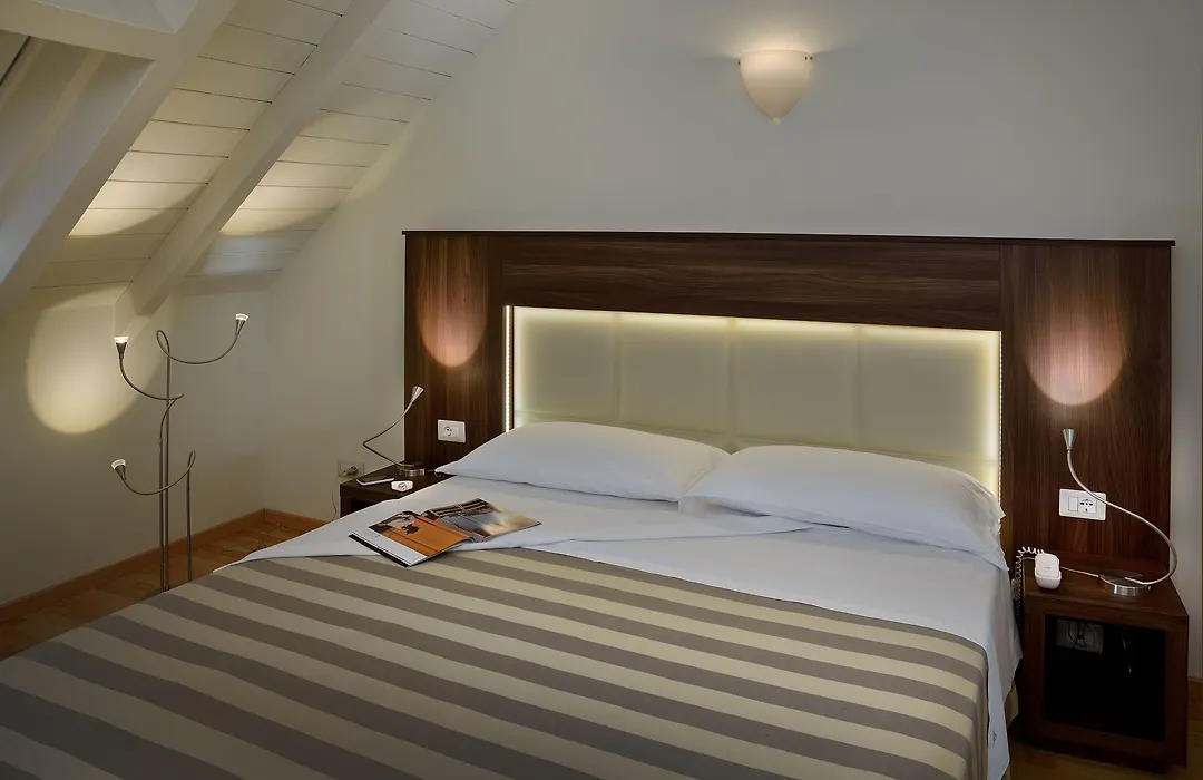 Astor Hotel-1
