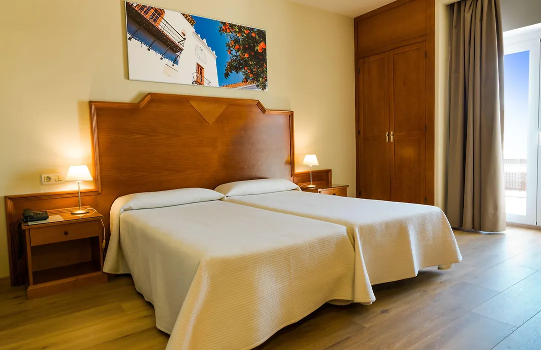 Hotel Monarque El Rodeo-1