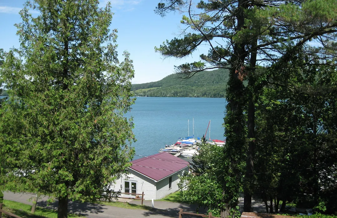 Lake 'N Pines Motel-1