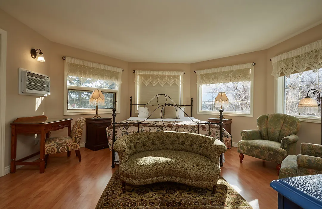 Lady Macdonald Country Inn-1