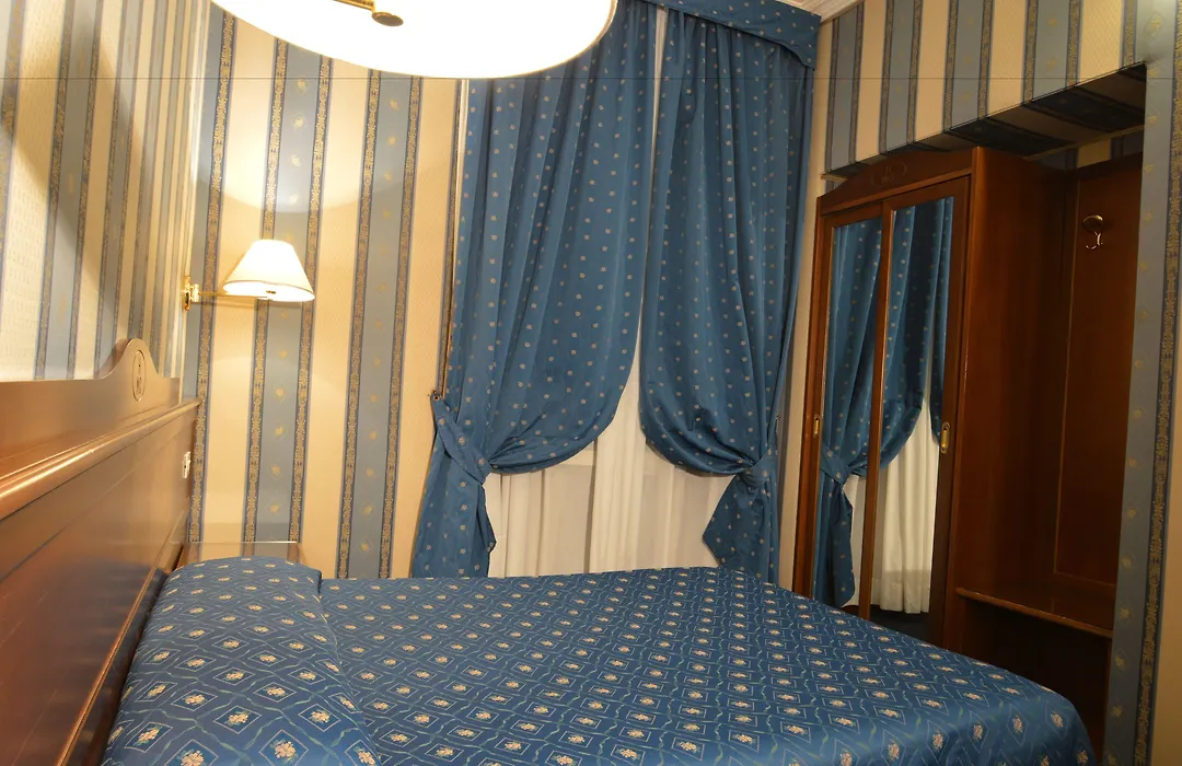 Hotel Montecarlo-1