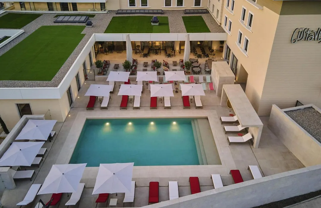 Mercure Avignon Tgv Hotel & Spa-1