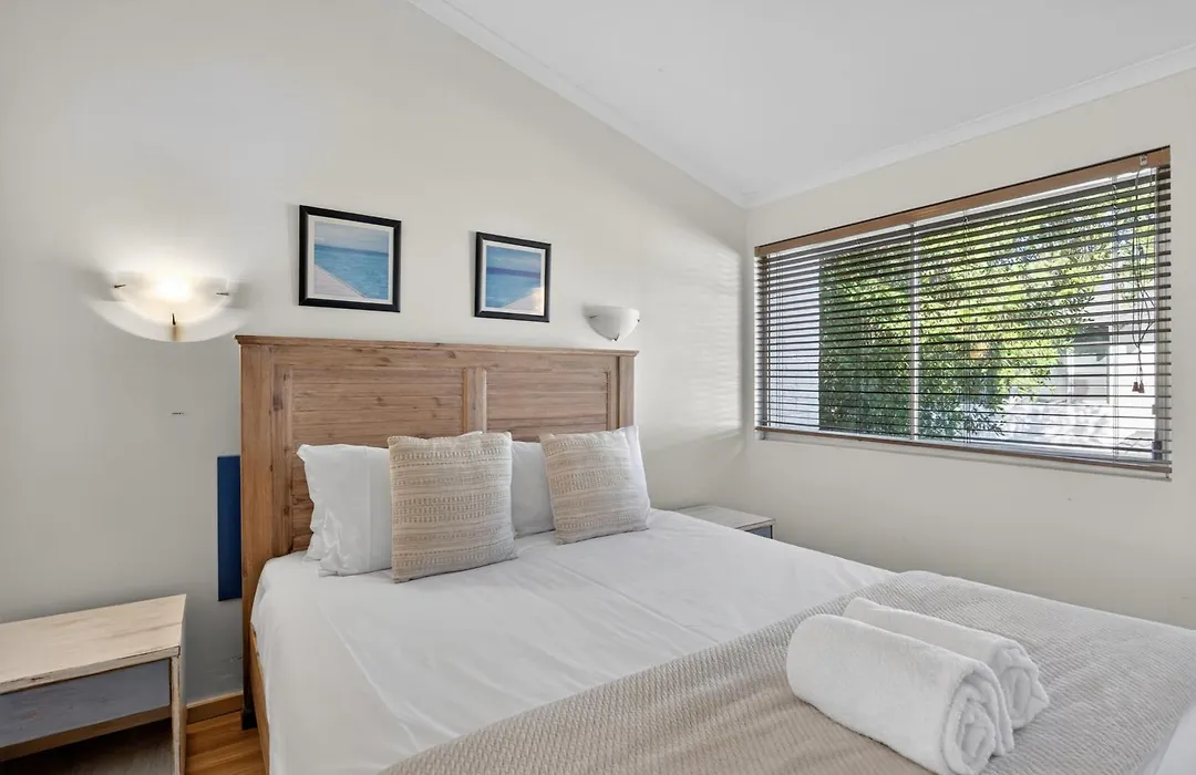 Noosa Parade Holiday Inn-1