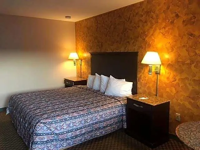 Deluxe Inn-1