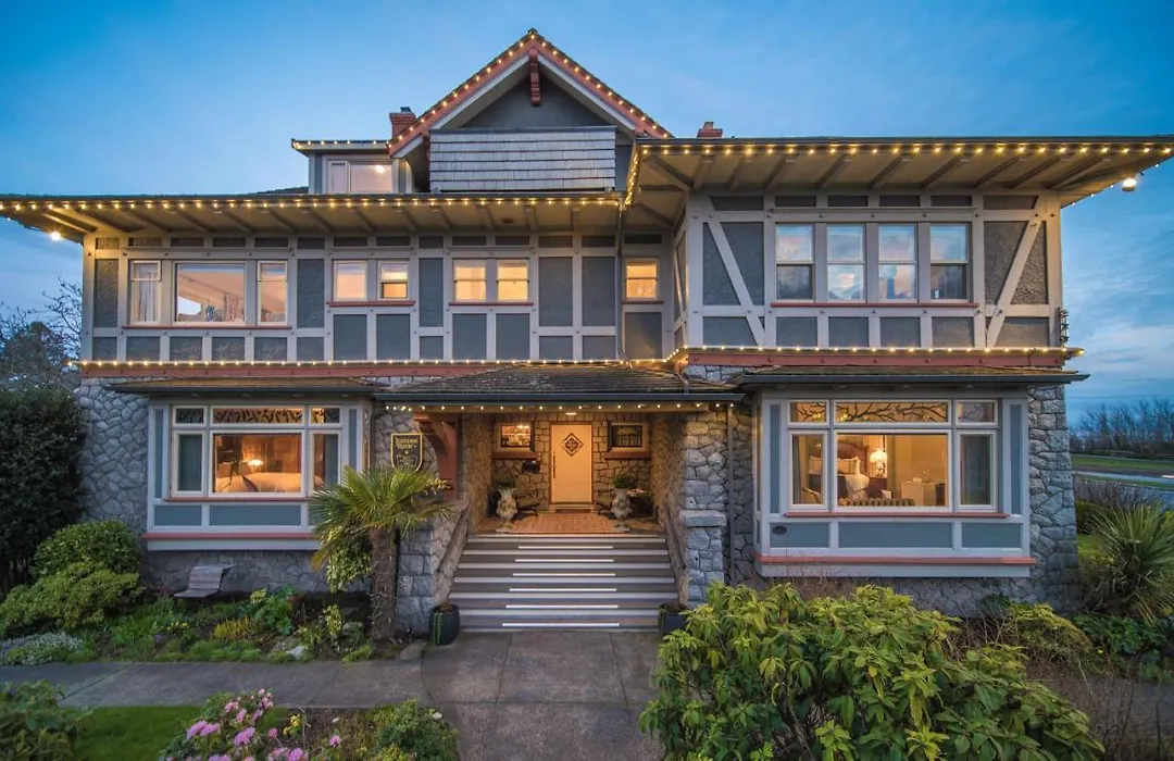 Dashwood Manor Seaside Bed & Breakfast-1