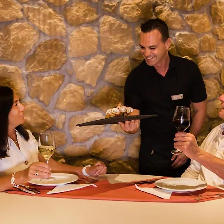 Parasol Luxury Hotel & Suites Adults Only-3