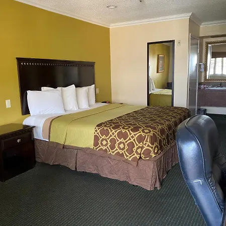 Travelodge By Wyndham Chatsworth-3