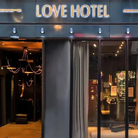 Love Hotel Avec Nuit Insolite Au Dandy Et Jacuzzi Privatise (Adults Only)-2