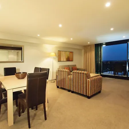 Oaks Adelaide Horizons Suites-2