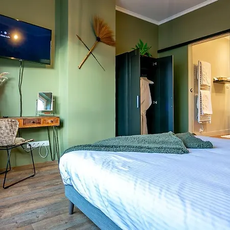 The Newport Lodge Included 3H Private Indoor Welnes & Use E-Bikes-2