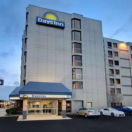 Days Inn By Wyndham Niagara Falls Near The Falls-3