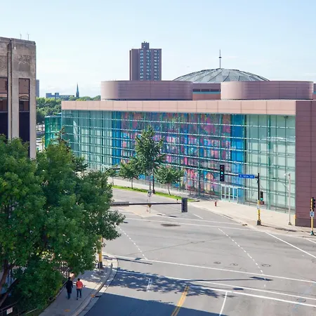 Holiday Inn Express Hotel & Suites Minneapolis-Downtown Convention Center By Ihg-2