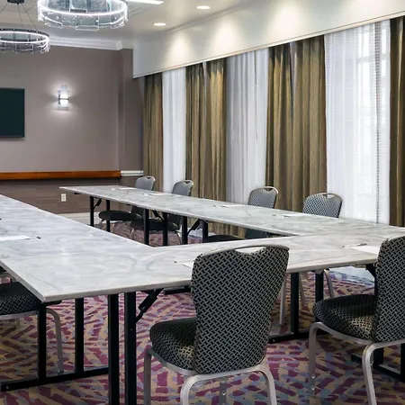 Hampton Inn & Suites Buffalo/Downtown-2