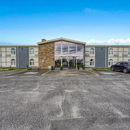 Travelodge By Wyndham Sarnia-2