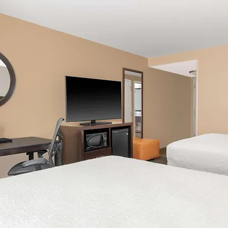 Hampton Inn & Suites Madison Downtown-2