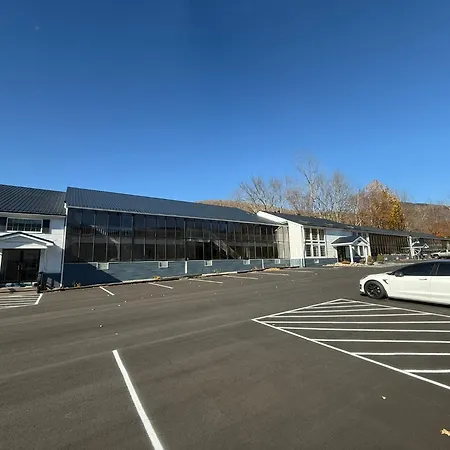 Travelodge By Wyndham Lincoln Near White Mountain-2