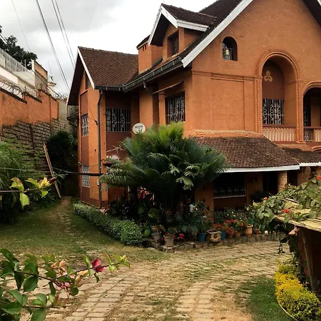 Le Fumoir Guest House Familiale-3